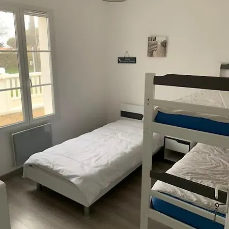 St Denis 200m Les Huttes Holiday home