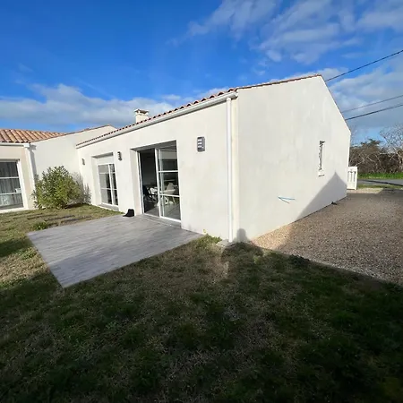 St Denis 200m Les Huttes Holiday home